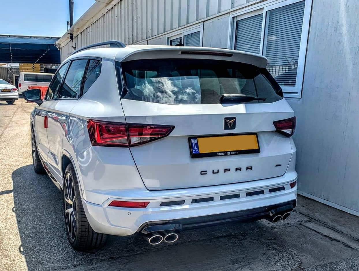 קופרה אטקה בצבע לבן - תמונה של הרכב מהחלק האחורי